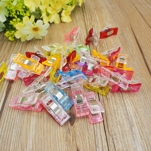 Sewing thread card clip
